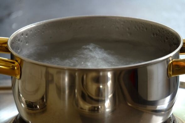 ζεστό νερό για μασάζ μεγέθυνσης πέους
