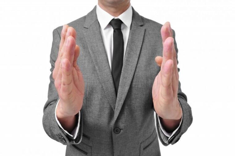 ένας άντρας θέλει να αυξήσει το μέγεθος του πέους του